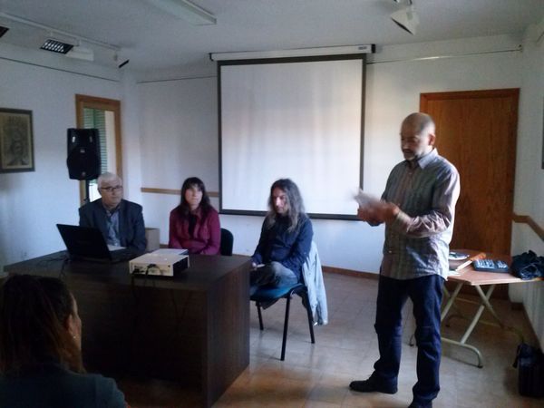Xerrada "Cooperatives, música i educació" a càrrec d'Enric Pozo, Bartomeu Grimalt i Antònia Rosselló. Dins el marc de la 5a diada musical de Porreres.